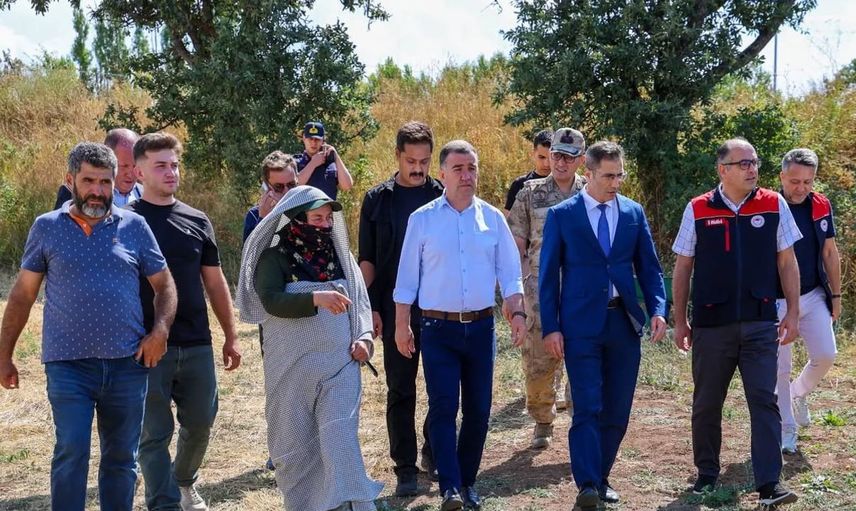 Bayburt'ta tarhun hasadı ile üreticilere destek ziyareti