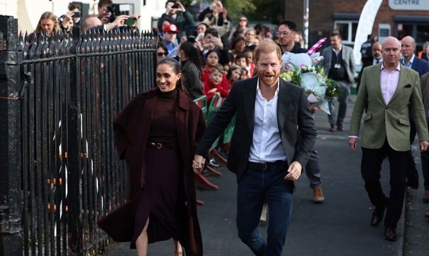 Prens Harry ve Meghan, İngiltere'de ilk kez kamuoyuna çıktı