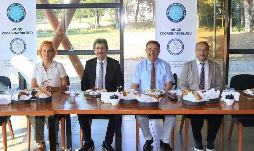 Bursa Uludağ Üniversitesi'nde akademik başarılar kutlandı