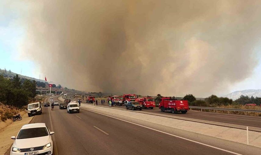 Antalya'da Kumluca ilçesinde orman yangını