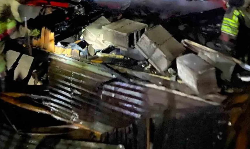 Hatay'da yangın 2 katlı ahşap evi kullanılmaz hale getirdi