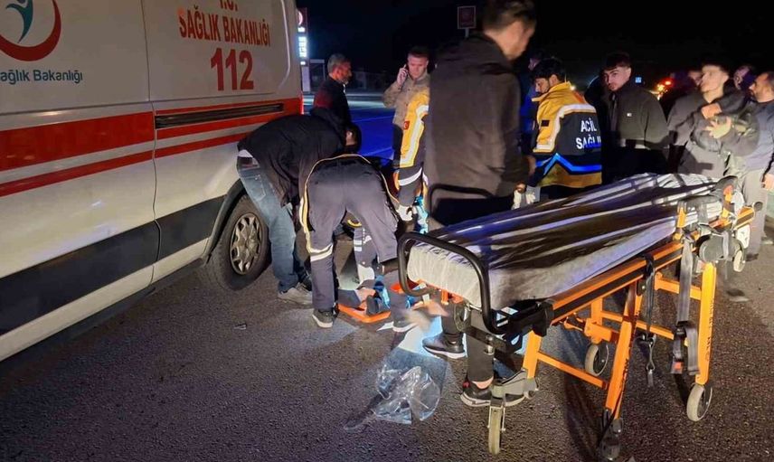 Bingöl'de otomobilin çarptığı yayalar hastaneye kaldırıldı