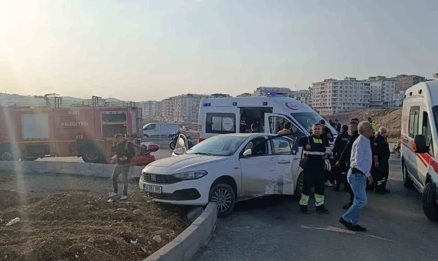 Siirt'te trafik kazası: otomobil ve motosiklet çarpıştı, 2 kişi yaralandı