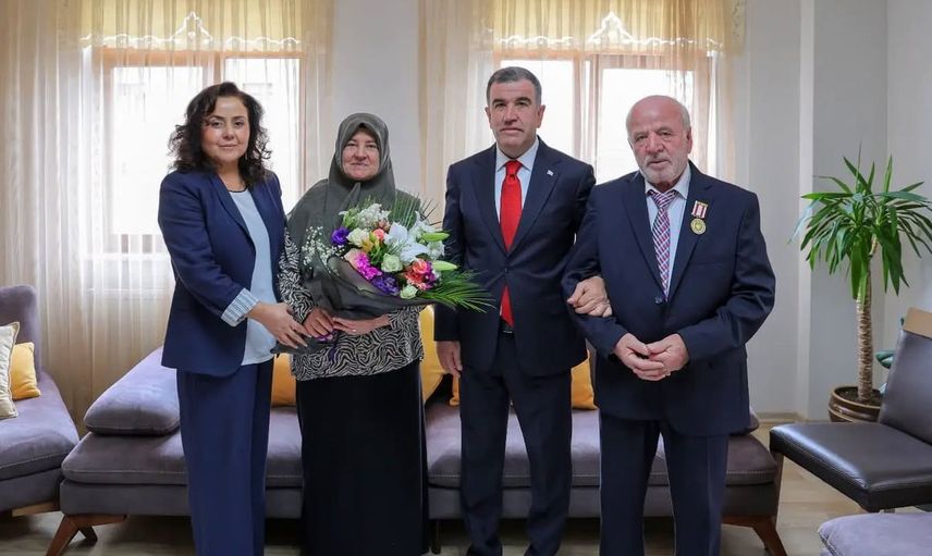 Bayburt’ta gazileri ziyaret eden vali, halkın destek mesajını iletti