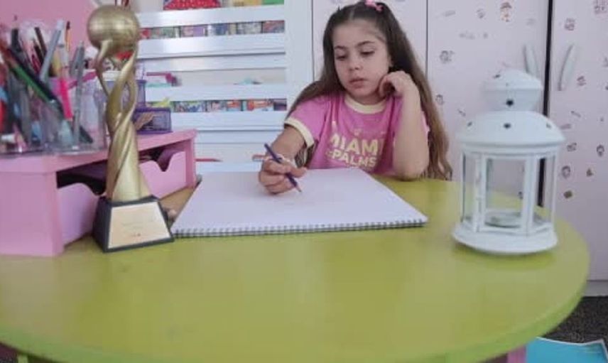 8 yaşındaki Asya Alyanak, 300 bin katılımcıyı geride bırakarak dünya birincisi oldu