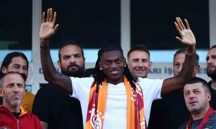 Galatasaray'a katılan Rafael Leao İstanbul'a geldi