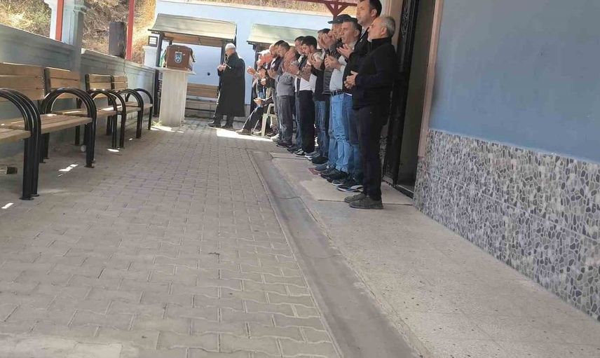Çubuk'ta park halindeki araçta bulunan iki kişinin cenazesi defnedildi