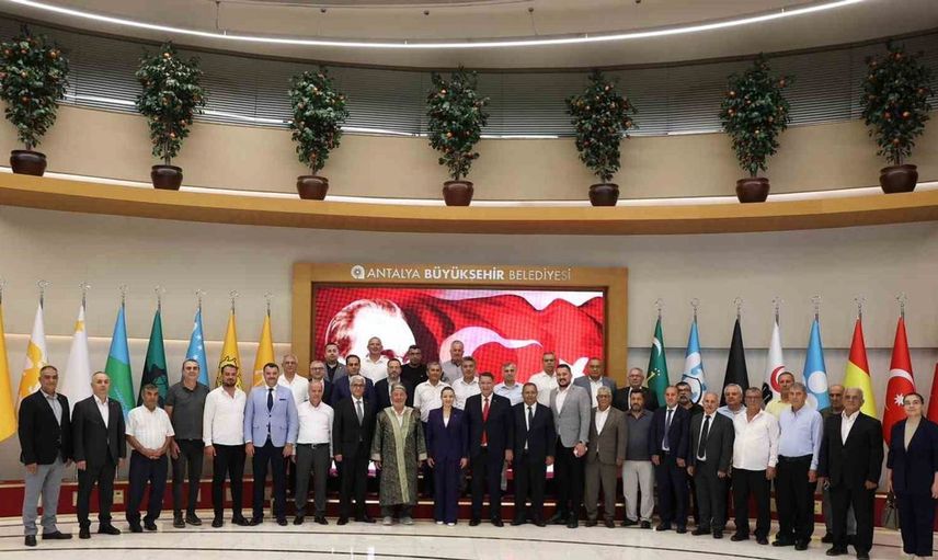 Antalya'da esnafa destek sözü: Büşra Özdemir bu yıl da yanında