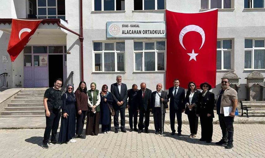 Alacahan'da öğrencilere kütüphane ve zekâ oyunları sınıfı açıldı
