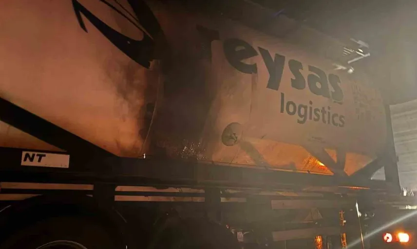 Bilecik'te tır dorsesinde çıkan yangın paniğe neden oldu