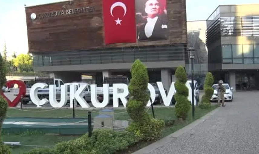 Adana'da jandarmadan çukurova belediyesi'ne kapsamlı operasyon