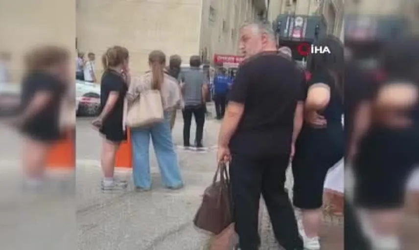 Hastane penceresine çıkan şahıs, polis ikna çalışmasıyla indirildi