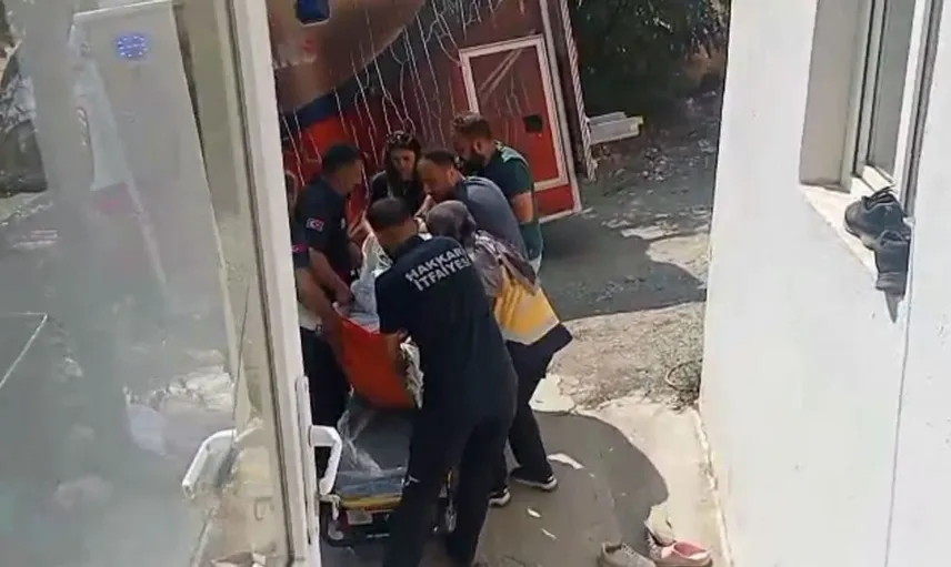 Yatağa bağımlı hasta için özel operasyon: Hakkari'de itfaiye seferber oldu