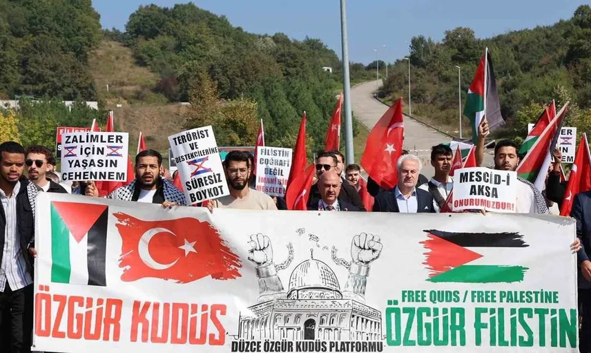 Düzce Üniversitesi'nde Filistin'e destek yürüyüşü düzenlendi