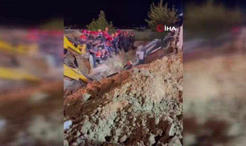 Büyükçekmece'de inşaat alanında toprak kayması: Kurtarma çalışmaları sürüyor