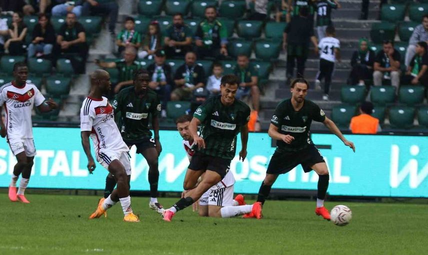 Kocaelispor ve Gaziantep FK'nın mücadelesinde ilk yarı golsüz sona erdi
