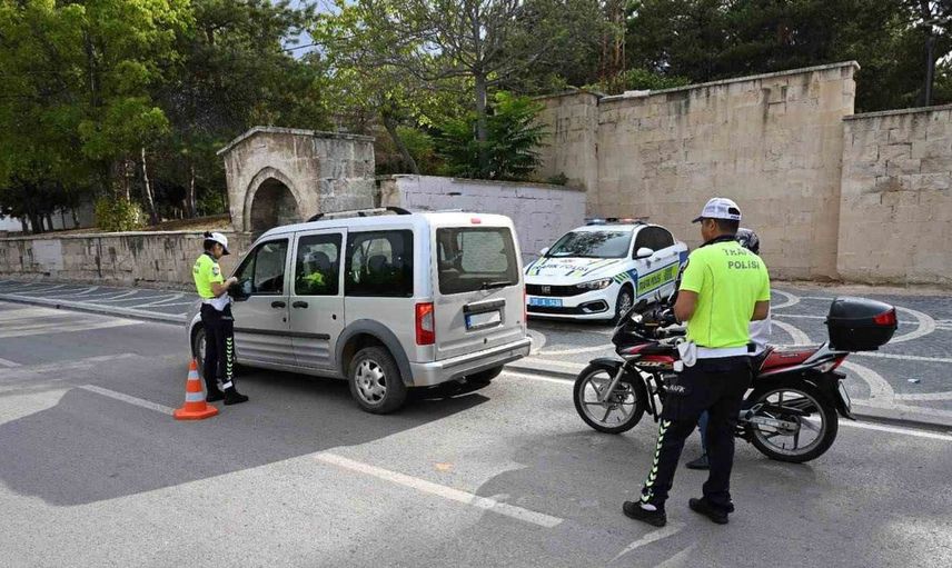 Karaman'da asayiş denetimlerinde 12 kişiden 11'i tutuklandı