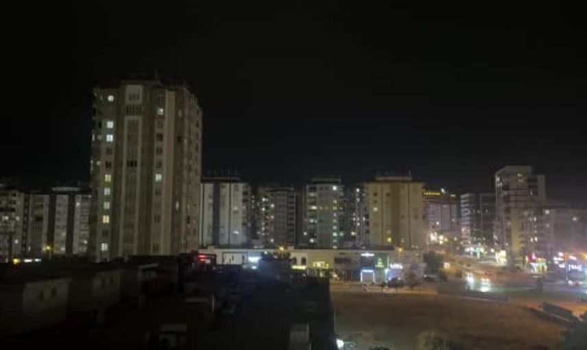 Gaziantep’te akşamı aydınlatan şimşekler görsel şölen sundu