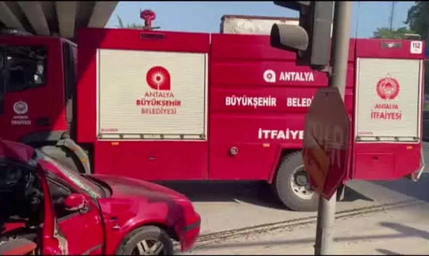 Aksu'da otomobil ve tır çarpıştı: Kazada can kaybı yok