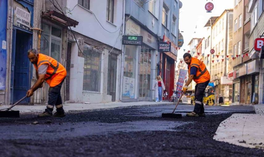 İlkadım Belediyesi'nden sıcak asfalt müjdesi: Saadet Caddesi yenilendi