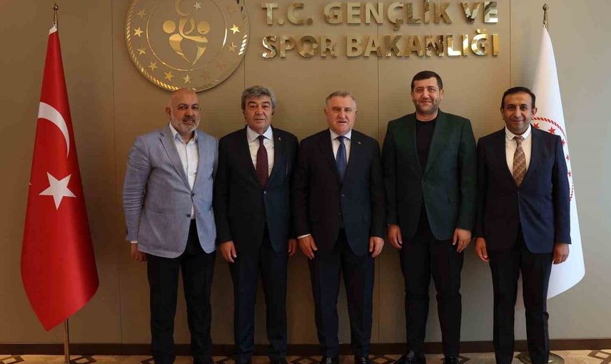 Kayserispor heyetinden Osman Aşkın Bak’a ziyaret