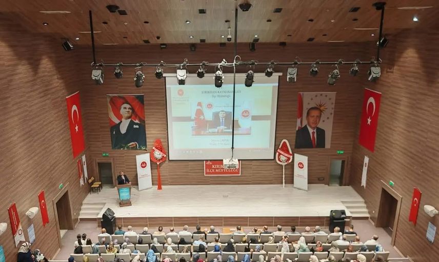 Kırıkhan'da güzel ahlak temasıyla konferans düzenlendi