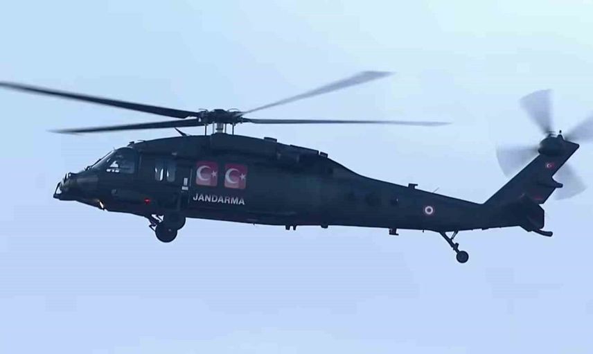 Şanlıurfa'da gökyüzünde muhteşem bir dans: Helikopterler Harmandalı ve Zeybek oynadı