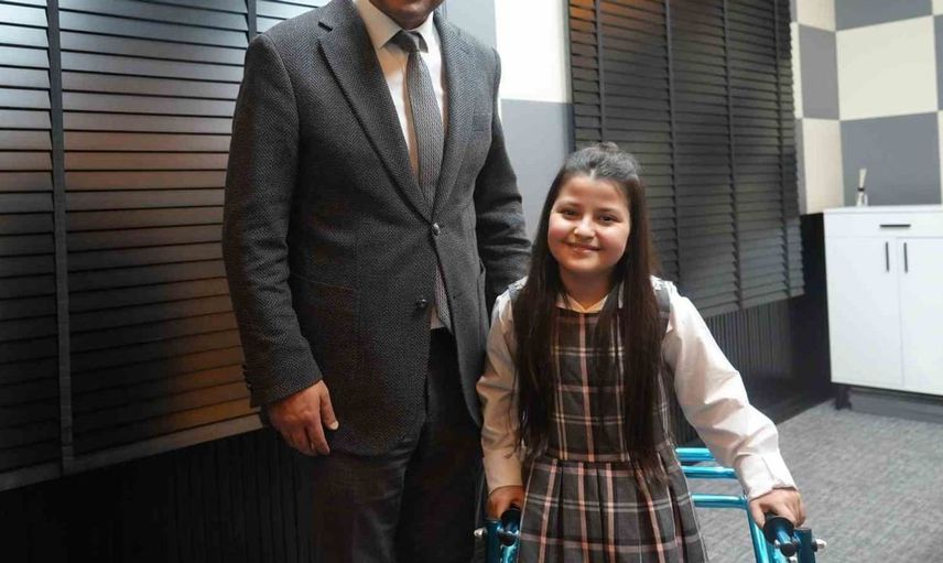 Serebral palsi hastası Cansu, Bakan Göktaş ile önemli bir röportaj gerçekleştirdi