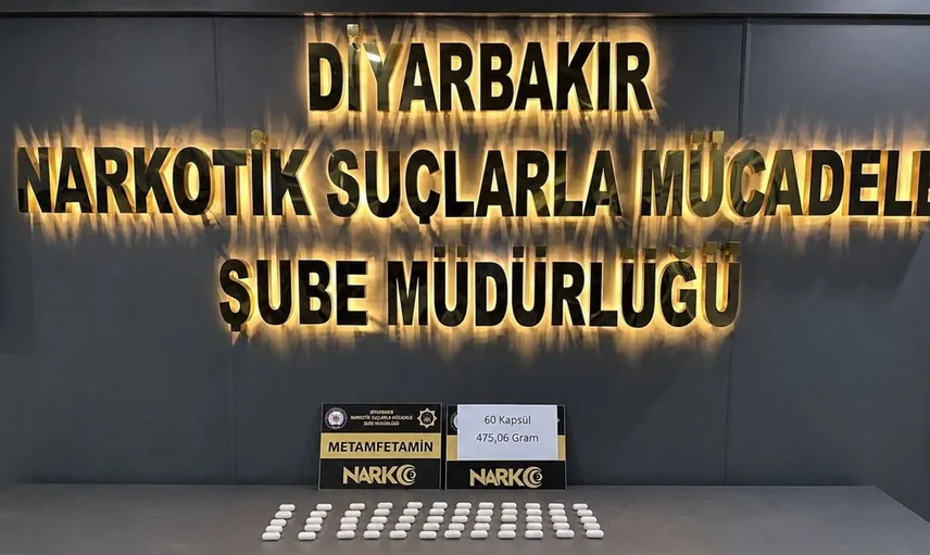 Diyarbakır’da uyuşturucu operasyonda İran uyruklu şahsın midesinden 60 kapsül metamfetamin çıktı