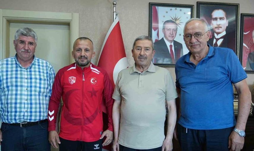 Darende'nin gururu Semih Özdemir, belediyede onurlandırıldı