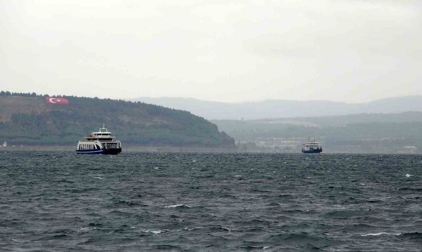 Bozcaada'ya feribot seferlerinde iptaller yaşanıyor