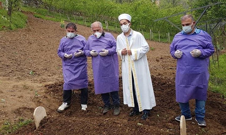 Baba ve Kızı Koronavirüsten Dolayı Aynı Gün Öldü
