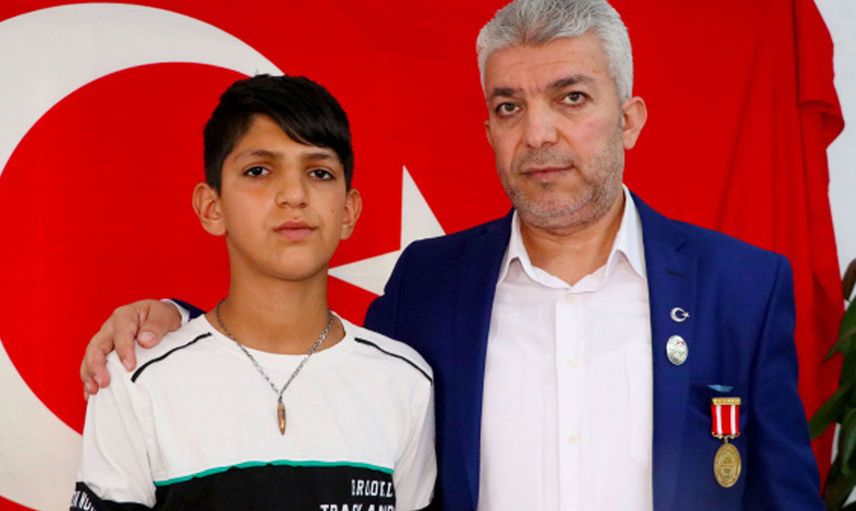 Babasını Vuran Kurşunu Boynunda Taşıyor