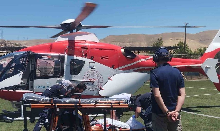Darende'de felç şüphesiyle hasta hava ambulansıyla Malatya'ya götürüldü