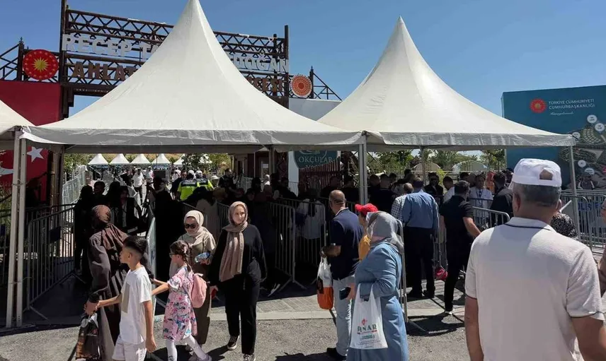 Ahlat’ta tarihi gün: Cumhurbaşkanı Erdoğan vatandaşlarla buluşuyor