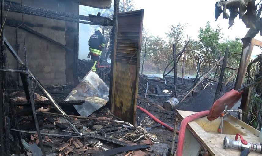 Bafra'da bağ evi yangını: 1 büyükbaş hayvan telef oldu