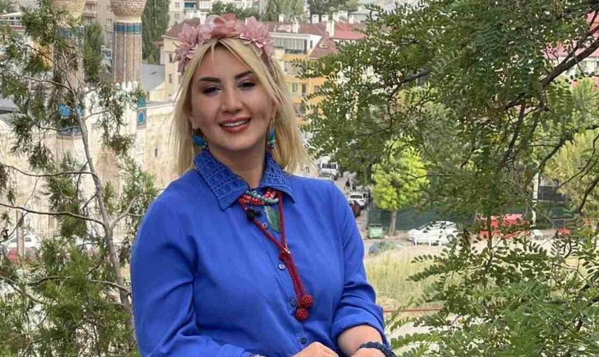 Bahar Kapıda programı sunucusu Bahar Gelir kimdir? Bahar Gelir biyografisi