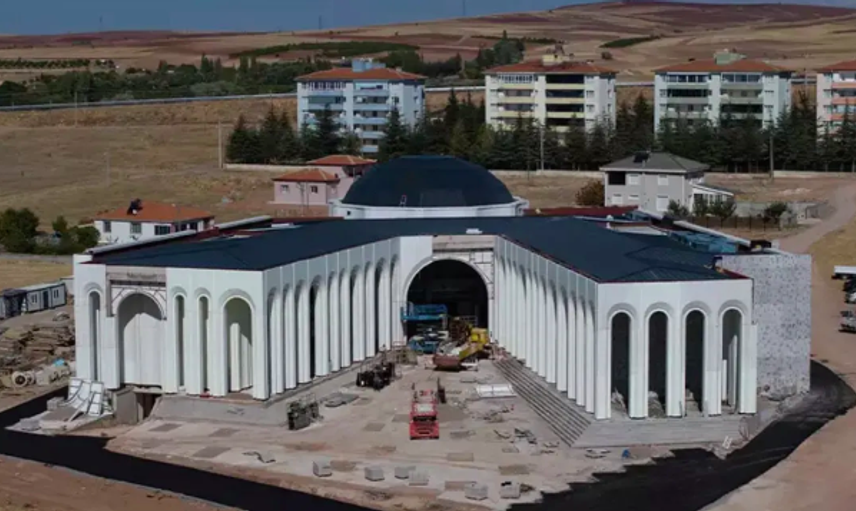 Bahçeli'nin hibe ettiği  arsada tarihi buluşma: Hacıbektaş'taki dev cemevi 11 Ekim'de açılıyor