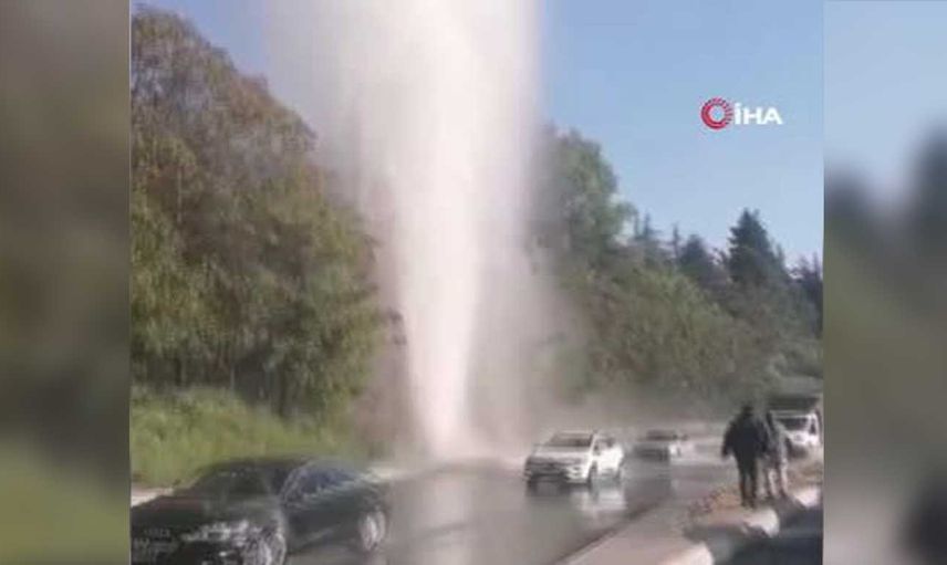 Bahçeşehir'de su borusu patladı! Fışkıran su metrelerce yüksekliğe ulaştı: O anlar kameralara yansıdı