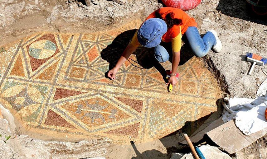 Bahçesini Kazarken Paha Biçilemez Tarihi Eser Buldu!