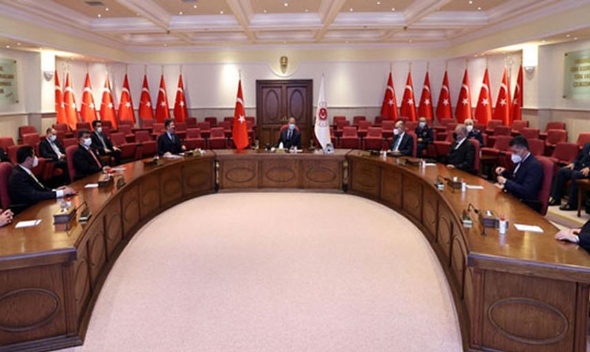 Bakan Akar, Avrupa'daki Türk Dernek ve Sivil Toplum Temsilcileri İle Görüştü