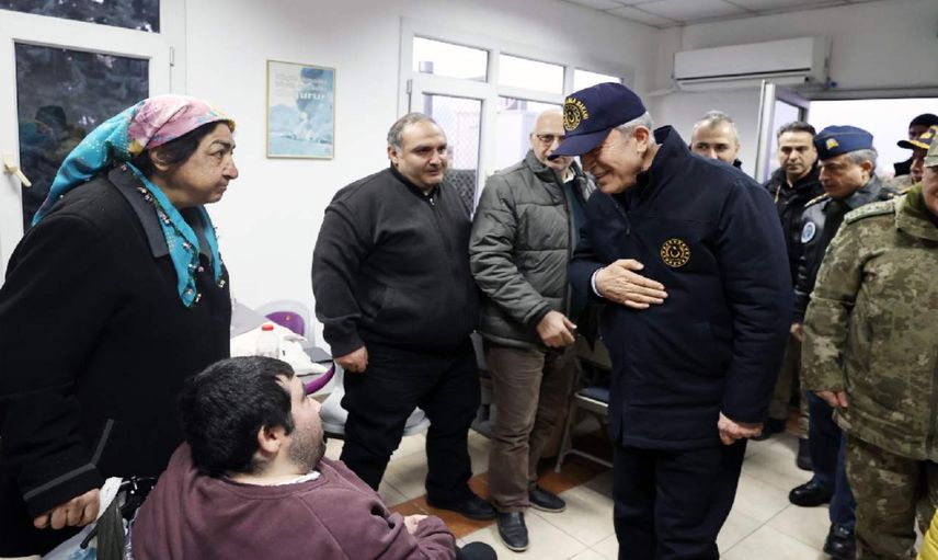 Bakan Akar TCG Sancaktar gemisinde: Dev yüzer hastanelerde inceleme yaptı