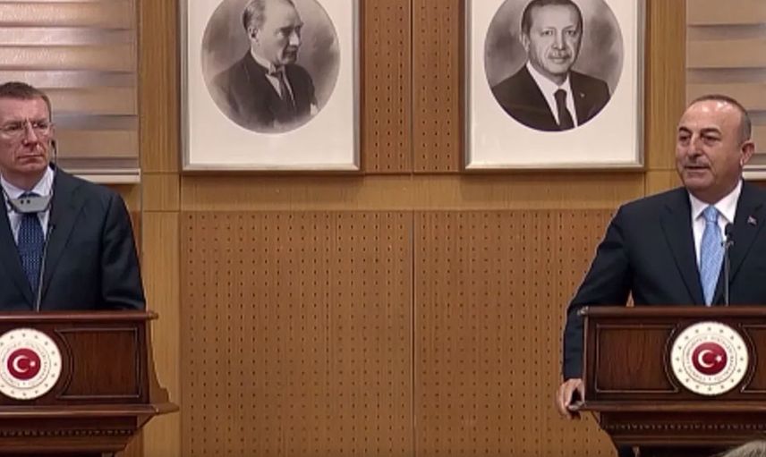 Bakan Çavuşoğlu'ndan sert Suriye açıklaması: "Bayrağımıza el uzatanların elini kırarız!"