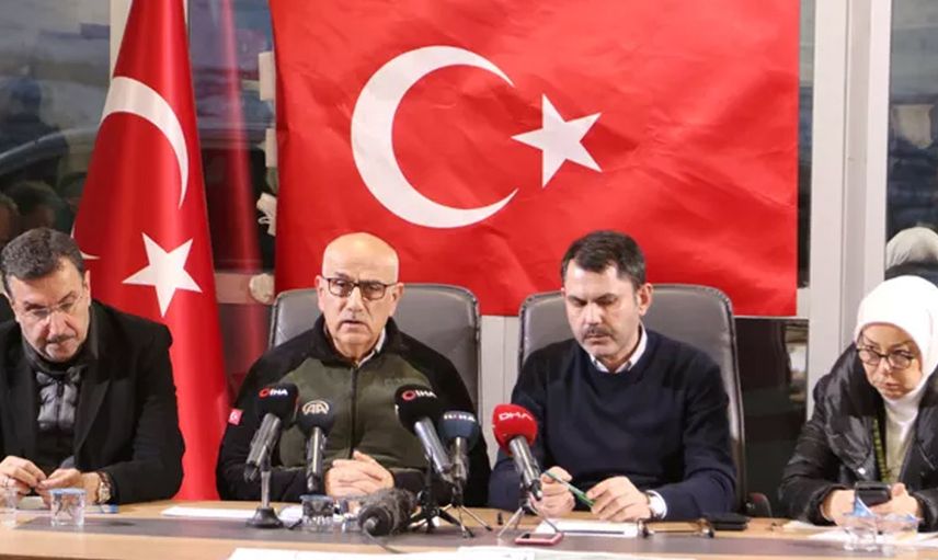 Bakan Kirişci basın açıklaması sırasında depreme yakalandı