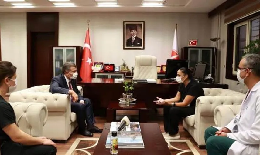 Bakan Koca, Saldırıya Uğrayan Sağlık Çalışanlarını Ziyaret Etti