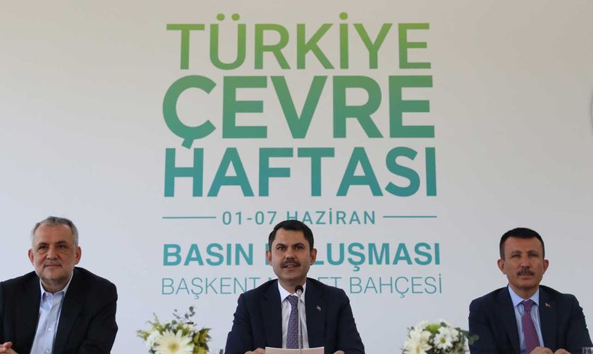 Bakan Kurum, Başkent Millet Bahçesi’nde gazete ve televizyonların Ankara temsilcilerine açıklamalarda bulundu