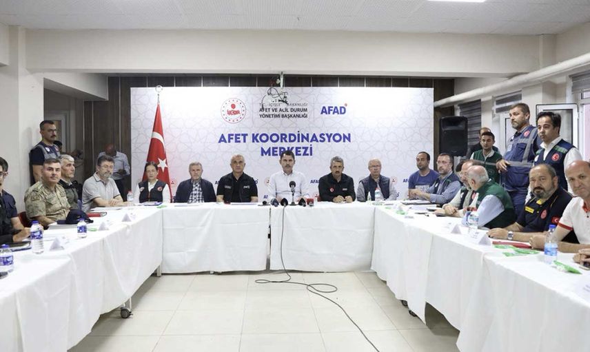 Bakan Kurum, sel felaketi sonrası Kastamonu’dan yeni açıklamalarda bulundu:  Yaralar sarılana kadar, bir seferberlik ruhuyla çalışmalarımızı sürdüreceğiz