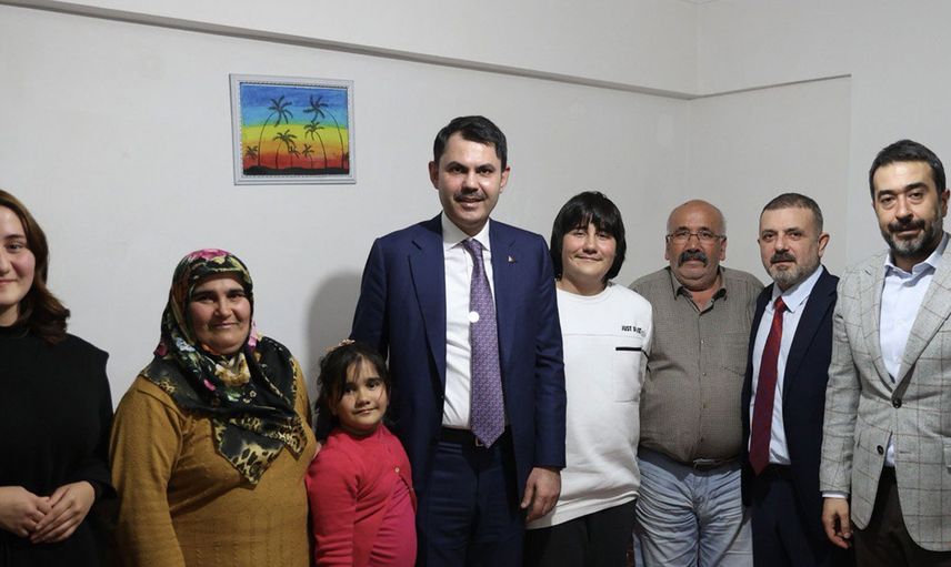 Bakan Kurum Sincan'da aileyi ziyaret etti, birçok müjdeli haber verdi!