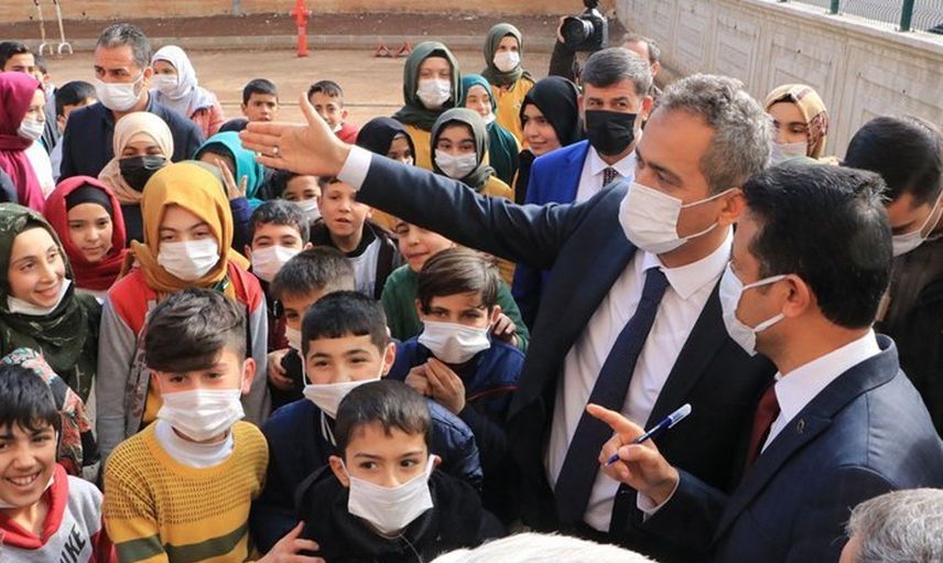 Bakan Özer'den, Milli Eğitim Müdürü ve Okul Müdürüne: '‘Siz Ne Biçim Adamsınız Ya? Siz Ne İş Yapıyorsunuz?'