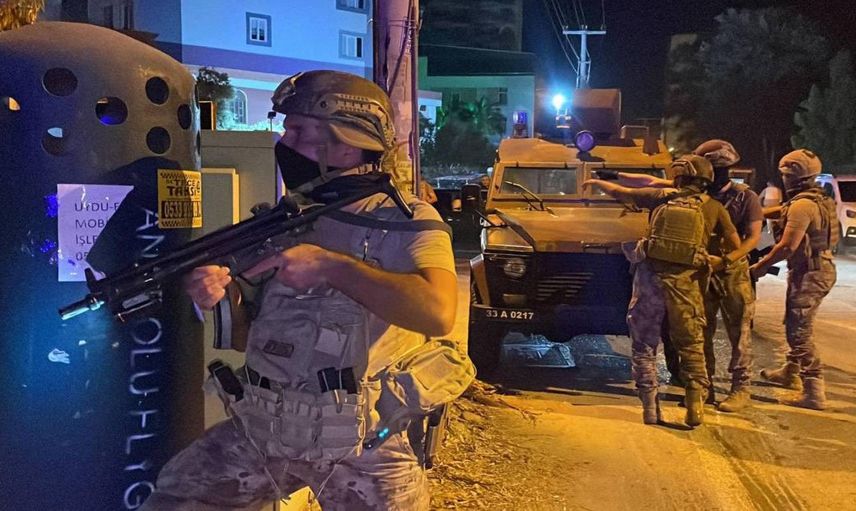 Bakan Soylu acı haberi duyurdu: Mersin polisevine saldırı düzenlendi! 1 polis şehit oldu